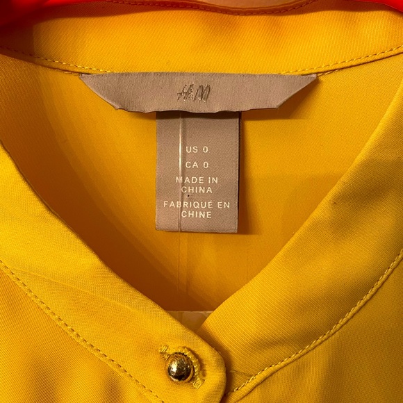 H&M Sleeveless Blouse - Picture 2 of 3